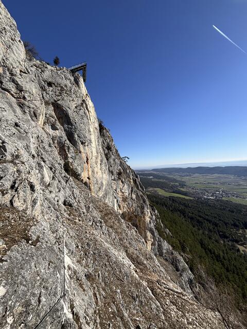 Vor dem letzten Klettersteig-Abschnitt des ÖTK (früher HTL-Klettersteig) mit dem Skywalk daneben. | Foto: Santrucek