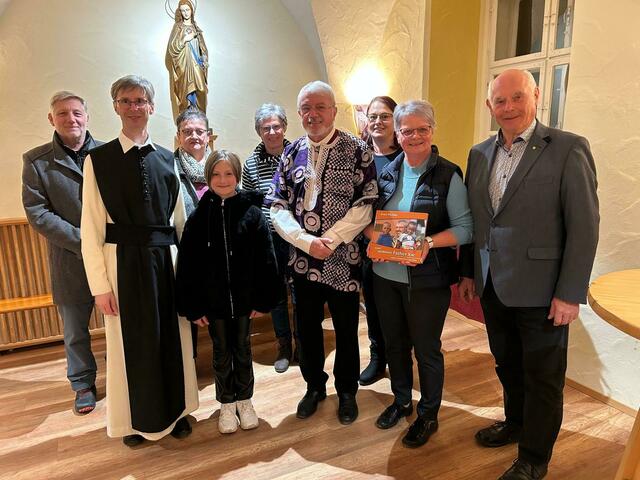 Vizebürgermeister Günther Prinz, Pfarrer P. Bernhard Prem, Elfriede Kaspar, Alexandra Romeder, Ingrid Reuberger, Pfarrer Josef Pichler, Monika Huber, Stv. Vorsitzende des PGR Maria Hödl, Heinz Schierhuber. | Foto: Marktgemeinde Schweiggers