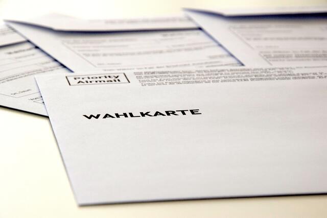 Viele Steirerinnen und Steirer nutzten die Möglichkeit der Wahlkartenwahl.  | Foto: Land Salzburg/Schrattenecker 