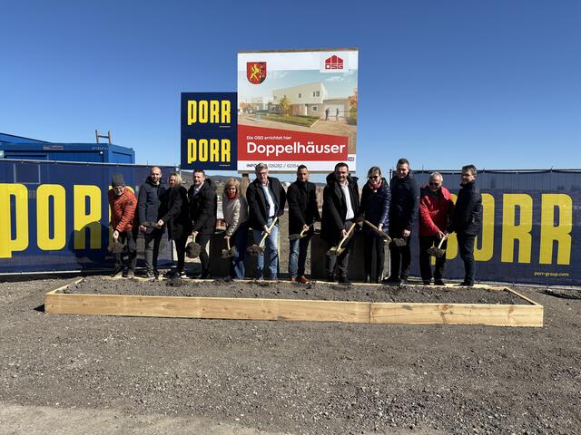 Die Blumengasse in Großhöflein blüht auf: 28 Reihenhäuser entstehen.  | Foto: Stefan Schneider