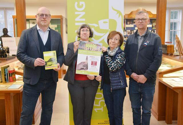 Kultur-Stadtrat Stephan Schimanowa, Administratorin Barbara Sambor, Museumsvereins-Obfrau Helga Stangler und Vereinskassier Christian Matzner (von links). | Foto: Bernhard Garaus