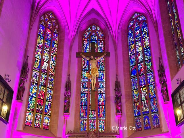 Grazer Stadtpfarrkirche, Farbe Violett