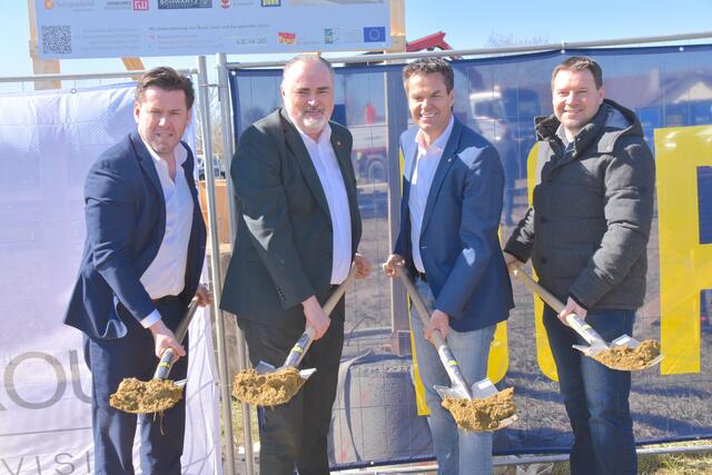 Beim Spatenstich: Bürgermeister Bernhard Herics, Landeshauptmann Hans Peter Doskozil, Burgenland Tourismus-Geschäftsführer Didi Tunkel, Vizebürgermeister Werner Gabriel