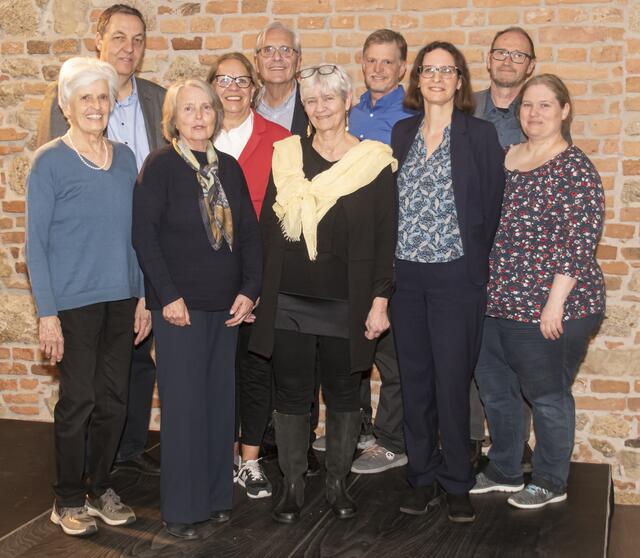 Der neue Vorstand - vorne: Walburg Weissenböck, Sibylle Wolletz, Gabriele Matthes, Irene Künzel, Nicole Gerfertz-Schiefer, Katja Rupf; hinten: DI Josef Decker, Franz Grünwald, Klaus Weissenböck, Franz Schiefer | Foto: Gerhard MALY