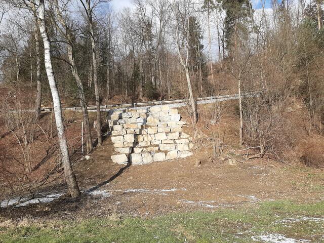 Heute-Foto: Die Stützmauer auf der rechten Seite. | Foto: B. Hofmann