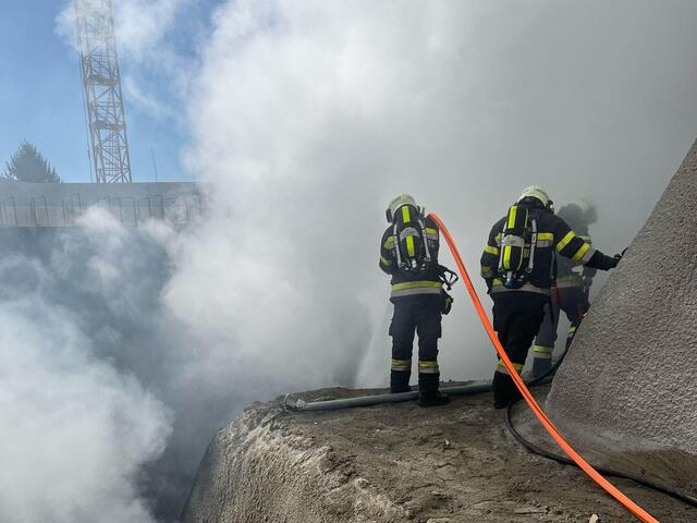 Die Feuerwehr im Einsatz beim Schönberghof.