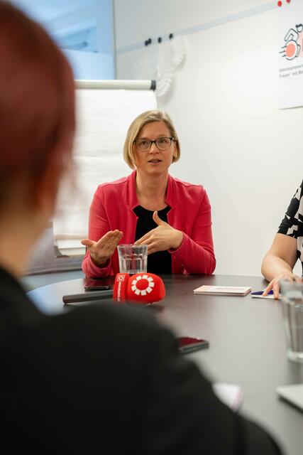 Julia Moser: "Wenn Frauen mit Behinderungen nicht mitreden, dann fehlt eine ganz wichtige Dimension. Für uns ist total wichtig, dass Frauen mit Behinderungen auch wirklich an die Entscheidungstische kommen." | Foto: Martin Baumgartner