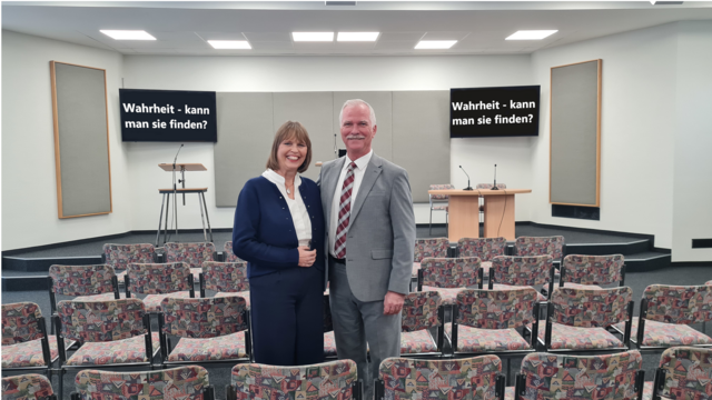 Bildtext: Markus Fröhlich, hier mit seiner Gattin Carmen, ist der Referent in Amstetten

Foto: FMZ