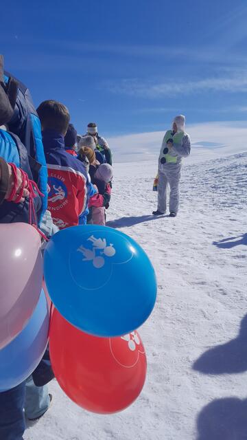 Ein besonderes Highlight war die Begegnung mit „Arktos“, dem grummeligen Schneemann. | Foto: Kinderfreunde Kitzbühel