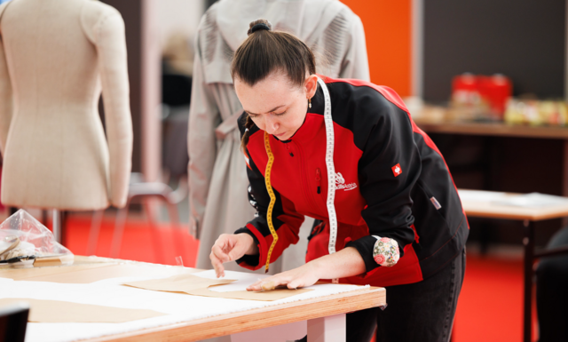 Anna Maria Theurl von Vossen in Jennersdorf designte und schneiderte sich bei der Berufs-Europameisterschaft in Danzig (Polen) zu Gold. | Foto: Skills Austria / Florian Wieser