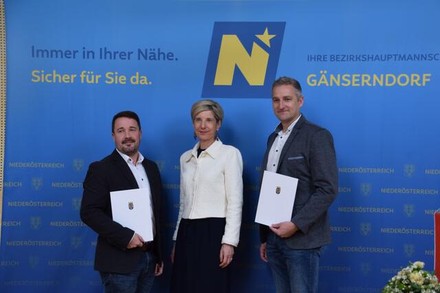 Gemeinde Prottes: Bürgermeister Sandro Kaufmann, Bezirkshauptfrau Claudia Pfeiler-Blach und Vizebürgermeister Wilfried Wiesinger | Foto: Rahel Mold