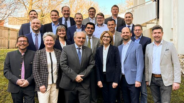 Die Bürgermeister vom Bezirk Korneuburg. | Foto: Lisa Wurzinger / RegionalMedien Niederösterreich