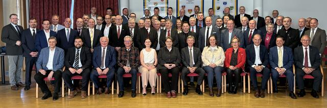 Alle Bürgermeister und ihre Vizes des Bezirks Bruck/Leitha nach der feierlichen Angelobung. | Foto: MeinBezirk/Birgit Bachhofner