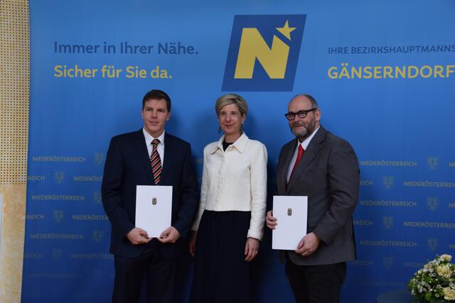 Gemeinde Lassee: Bürgermeister Norbert Klein, Bezirkshauptfrau Claudia Pfeiler-Blach und Vizebürgermeister Peter Gahleitner | Foto: Rahel Mold