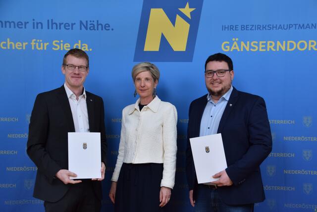 Gemeinde Drösing: Bürgermeister Robert Weiser, Bezirkshauptfrau Claudia Pfeiler-Blach und Vizebürgermeister Andreas Hitter | Foto: Rahel Mold