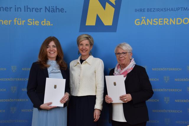 Gemeinde Sulz im Weinviertel: Bürgermeisterin Angela Baumgartner, Bezirkshauptfrau Claudia Pfeiler-Blach und Vizebürgermeisterin Waltraud Würrer | Foto: Rahel Mold
