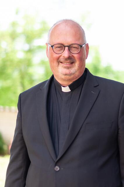Der katholische Priester von Hainburg, Christoph Pfann, hat eine ältere und eine jüngere Gemeinde. | Foto: Pfarre Hainburg