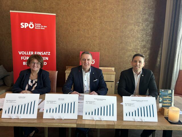 Gurtens Bürgermeister Petra Mies, Rieds Vizebürgermeister Peter Stummer und SPÖ-Bundesrat Sebastian Forstner. | Foto: MB/Wiesbauer
