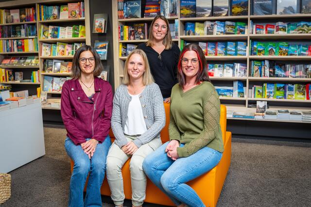Das Tyrolia-Team mit Filialleiterin Julia Prietl (hi.). | Foto: Tyrolia