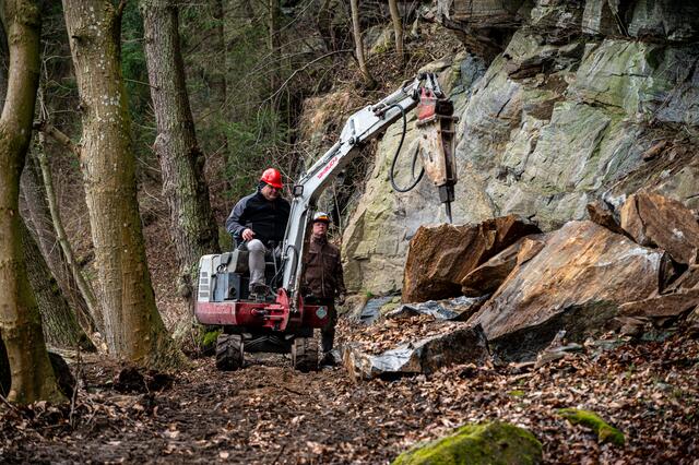 Die Aufräumarbeiten werden von der Firma Zach aus Neuriegers durchgeführt. | Foto: Markus Pufler