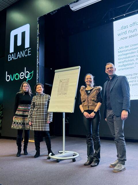 Vizerektorin Manuela Raith, Vizerektorin Christina Holweg, Projektleiterin Ulla Prodinger, Vizerektor Thomas Prohaska (v.l.) | Foto: Montanuniversität/Tauderer