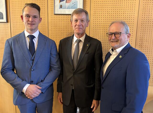 Bürgermeister Leo Brassat (ÖVP, Petronell-Carnuntum), Bezirkshauptmann Peter Suchanek und Bürgermeister Leopold Zwickelstorfer (ÖVP, Scharndorf) | Foto: MeinBezirk/Birgit Bachhofner
