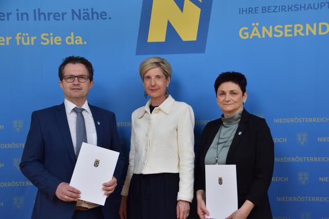 Gemeinde Ebenthal: Bürgermeister Christoph Veit, Bezirkshauptfrau Claudia Pfeiler-Blach und Vizebürgermeisterin Martha Epp | Foto: Rahel Mold