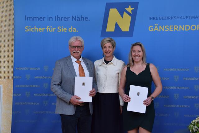 Gemeinde Hohenruppersdorf: Bürgermeister Hermann Gindl, Bezirkshauptfrau Claudia Pfeiler-Blach und Vizebürgermeisterin Patricia Mayer | Foto: Rahel Mold