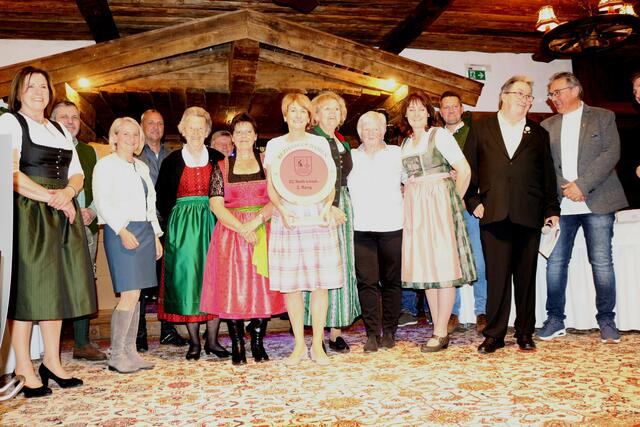 Bezirkscup Damen 2025 Rang 2 EC Reith bei Kitzbühel mit den Offiziellen.