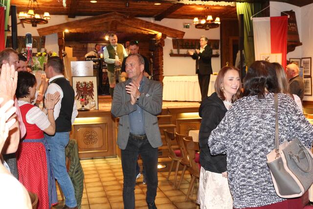 Gemeinde Vertreter Hanspeter Ellmerer, Sportreferent Sandro Schipflinger und der ehemalige geschäftsführende BÖE Präsident Otto Kügerl.