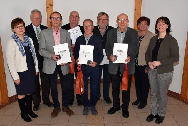 Jahreshauptversammlung Seniorenbund Pabneukirchen 2025 im GH Samböck. Ehrungen für langjährige Funktionäre.  | Foto: Robert Zinterhof