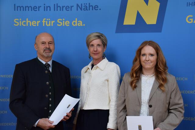 Gemeinde Andlersdorf: Bürgermeister Gerhard Paier, Bezirkshauptfrau Claudia Pfeiler-Blach und Vizebürgermeisterin Sandra Paier | Foto: Rahel Mold