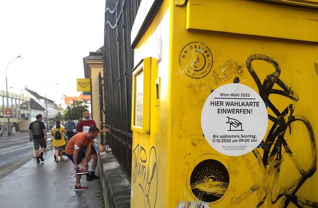Die beantragten Wahlkarten werden dann ab Anfang April von der Post großteils als Einschreiben zugestellt.