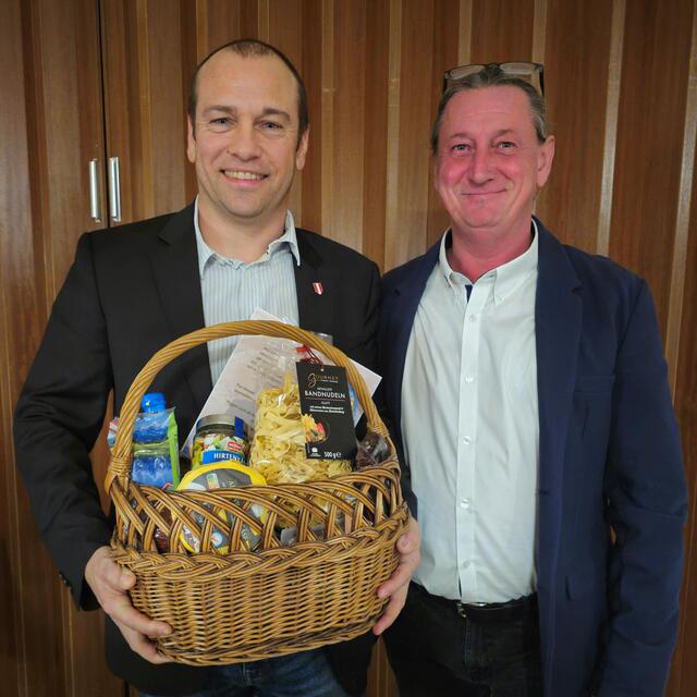 Bezirksparteiobmann Wolfgang Klinger, Ortsparteiobmann Manfred Raaber, Daniel Wöß | Foto: FPÖ GR/EF