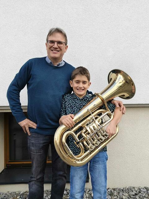 Kian Witsch mit Lehrer Florian Trenkwalder | Foto: privat