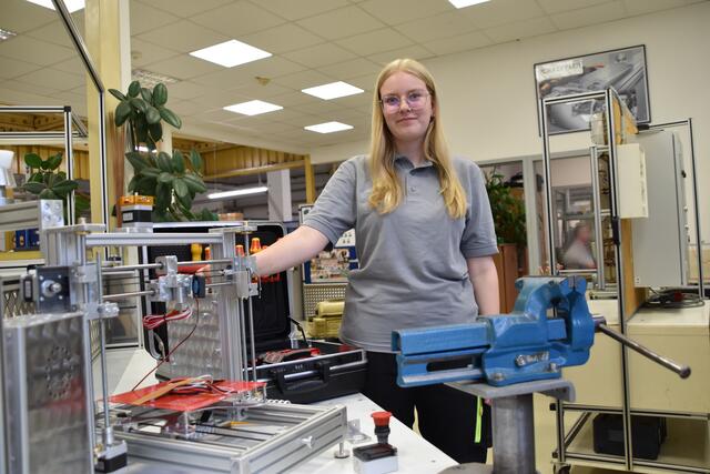 Lisa Hartling macht die Elektrikerlehre. Immer mehr Frauen suchen sich ganz bewusst technische Berufe. | Foto: Preineder