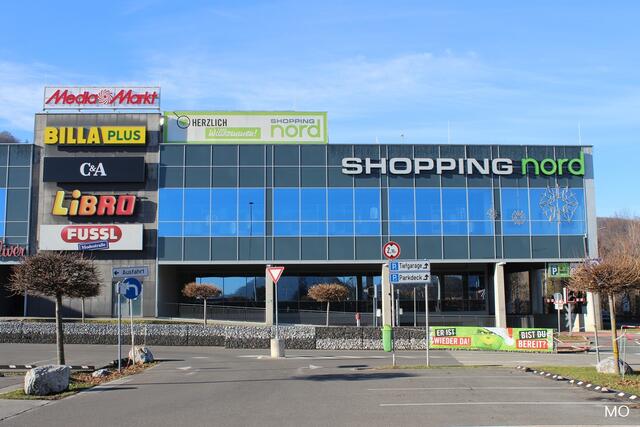 In der Tiefgarage des Shopping Nord kann nun während des Einkaufens das Auto per Dampfreinigung gesäubert werden. | Foto: MeinBezirk/Marie Ott