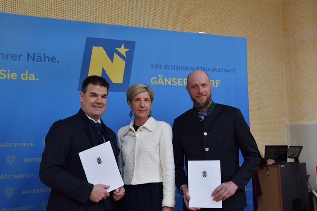 Gemeinde Aderklaa: Bernhard Wolfram, Bezirkshauptfrau Claudia Pfeiler-Blach und Vizebürgermeister Vinzenz Harbich. | Foto: Rahel Mold