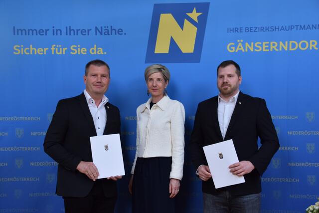 Gemeinde Mannsdorf an der Donau: Bürgermeister Christoph Windisch, Bezirkshauptfrau Claudia Pfeiler-Blach und Vizebürgermeister Jörg Metzele | Foto: Rahel Mold
