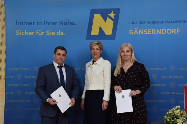 Gemeinde Schönkirchen-Reyersdorf: Bürgermeister Alexander Gary, Bezirkshauptfrau Claudia Pfeiler-Blach und Vizebürgermeisterin Susanne Hillerbrand | Foto: Rahel Mold