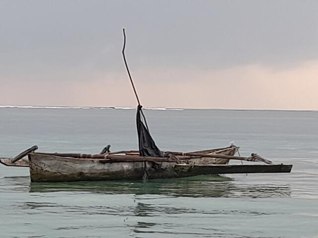 Bei der Bootsfahrt im Dhau-Boot am 6. Jänner 2006. | Foto: Eddie Kroll