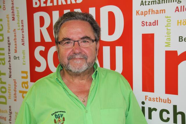 Huber Auinger ist Gründungsmitglied des Siedlervereins St. Florian, der 1976 in Leben gerufen wurde. Für sein unermüdliches und jahrelanges Engagement ist der Subener für den Ehrenamtspreis Florian nominiert.  | Foto: Michelle Bichler
