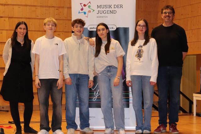 Die Dream Catchers mit Philipp Bachmann (Drums), Nora Heller (Vocals, Piano), Sarah Lackner (Piano, Trumpet) und Romeo Oberländer (Bass, Guitar) musizierten im Genre jazz &amp; more (Altersgruppe II) und erreichten die Topwertung „1.Preis mit Berechtigung zur Teilnahme am Bundeswettbewerb“.