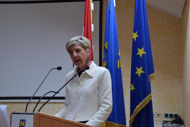 Festrede und Abschlusswort durch Bezirkshauptfrau Claudia Pfeiler-Blach. | Foto: Rahel Mold