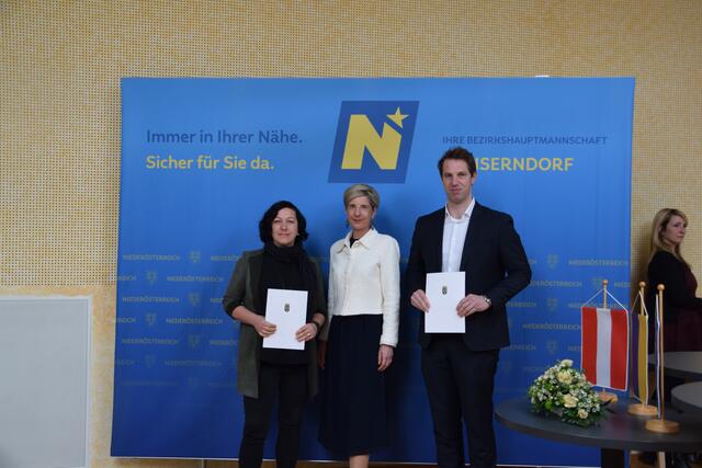 Gemeinde Großhofen: Bürgermeisterin Andrea Demel, Bezirkshauptfrau Claudia Pfeiler-Blach und Vizebürgermeister Hermann Weiß | Foto: Rahel Mold