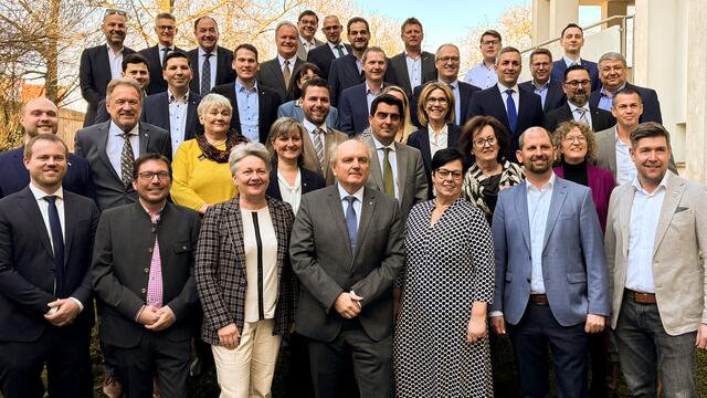 Das Bürgermeister und Vizebürgermeister Team Bezirk Korneuburg. | Foto: Lisa Wurzinger / RegionalMedien Niederösterreich