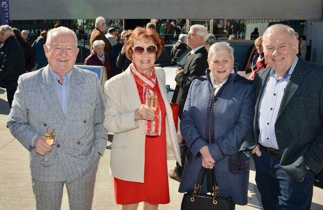Manfred und Hermine Knöbel läuteten gemeinsam mit Marianne und Karl Stangl den Frühling mit einem Gläschen Sekt ein. | Foto: Sascha Trimmel