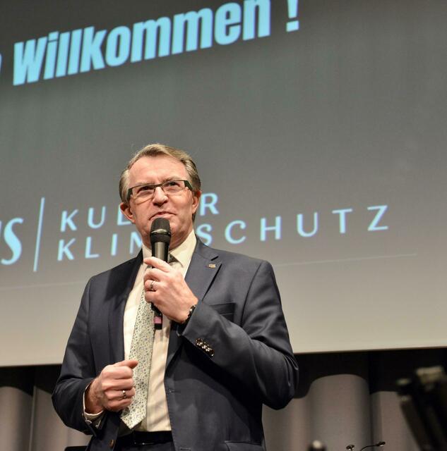 Stadtrat Franz Piribauer hieß Familie Schreiner in den Kasematten willkommen. | Foto: Sascha Trimmel