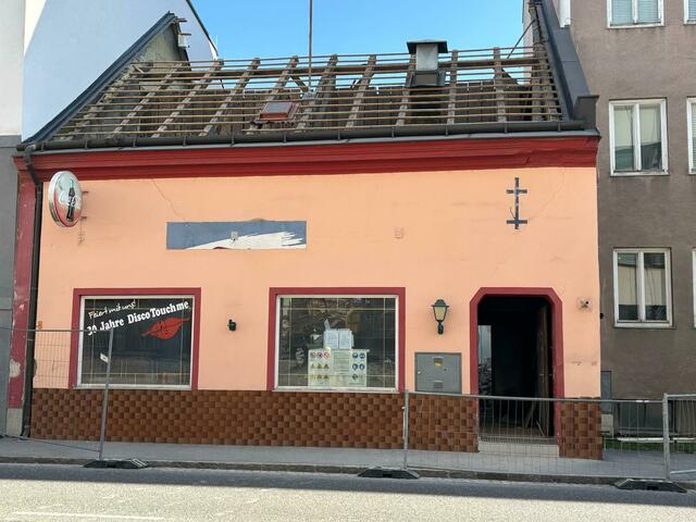 Das einstige Kultgebäude der legendären „Touch Me“ Disco wird dieser Tage dem Erdboden gleichgemacht | Foto: Rieseder/MeinBezirk