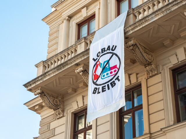 „Dass eine Regierung, die sich öffentlich dem Sparen verschreibt, Milliarden für die aktive Zerstörung von Natur in die Hand nimmt, während sie den Menschen gleichzeitig Klimaförderungen wegnimmt, lässt mich ziemlich wütend zurück“, so Gewessler.
 | Foto: Valentina Marinelic/MeinBezirk